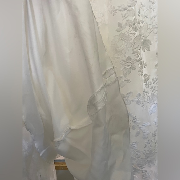 Willowby by Watters Lilia Puff-Sleeve Lace Empire Wedding Gown - Picture 9 of 12